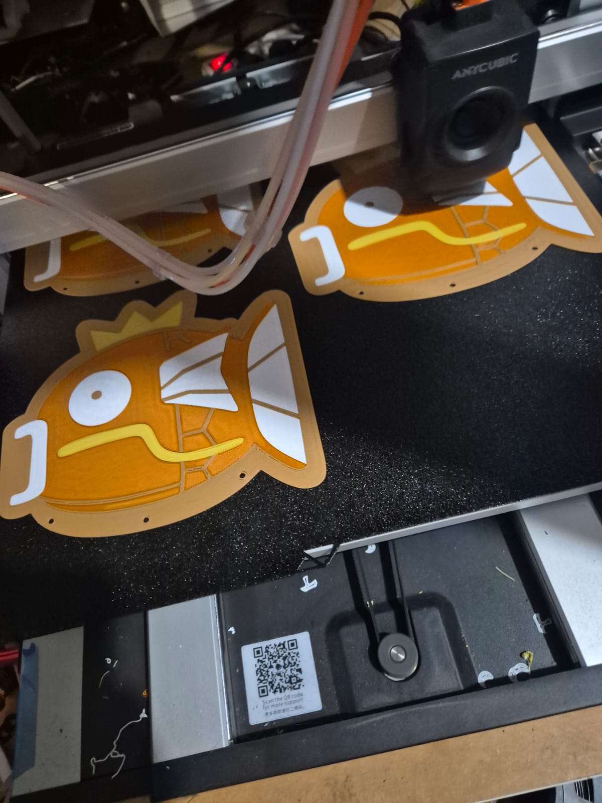 Karpador Schilder werden produziert
